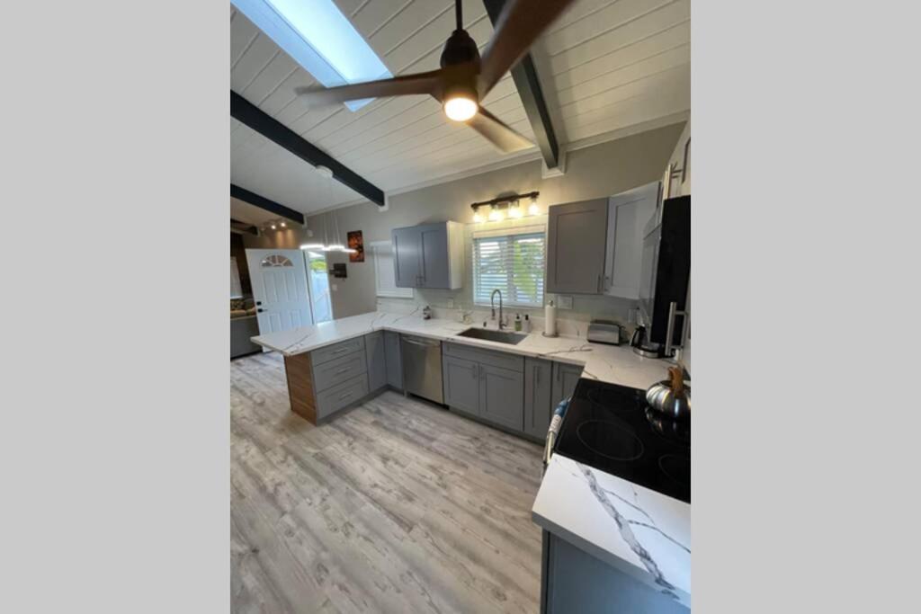 Spacious 2 Bedroom Beach House With King Suite Waianae Exteriér fotografie
